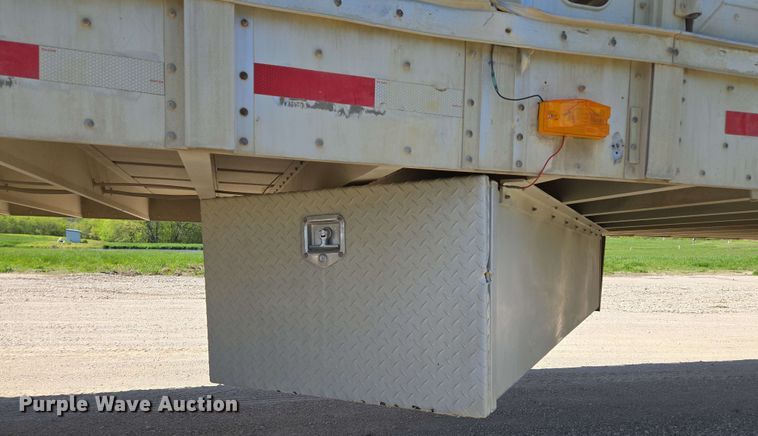 image for item EM7267 2000 Wilson livestock trailer