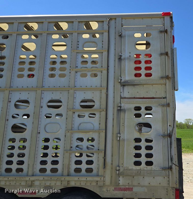 image for item EM7267 2000 Wilson livestock trailer