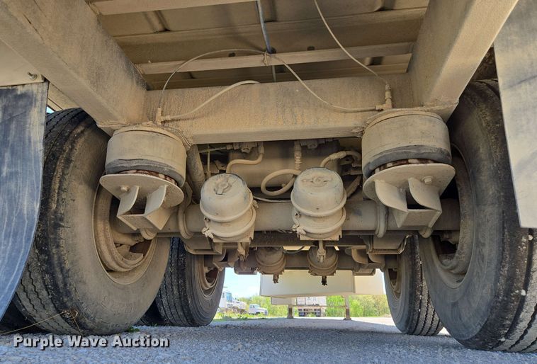 image for item EM7267 2000 Wilson livestock trailer