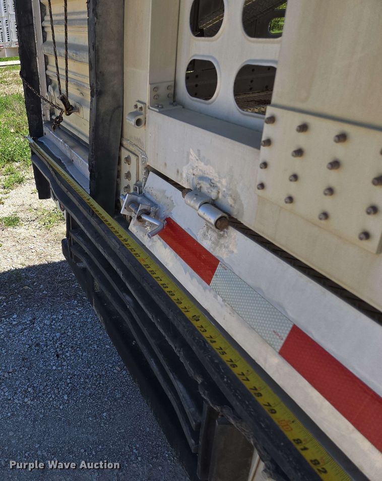 image for item EM7267 2000 Wilson livestock trailer