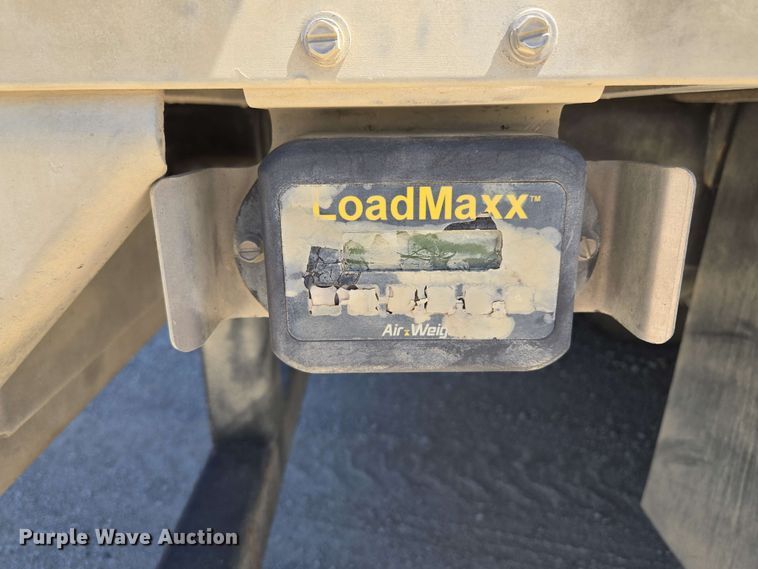 image for item EM7267 2000 Wilson livestock trailer