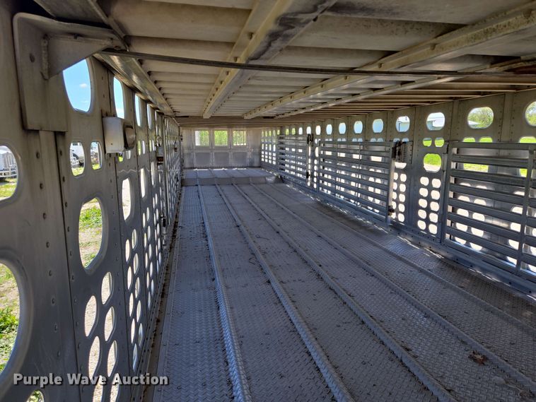 image for item EM7267 2000 Wilson livestock trailer