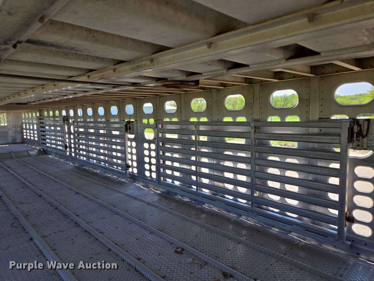 image for item EM7267 2000 Wilson livestock trailer