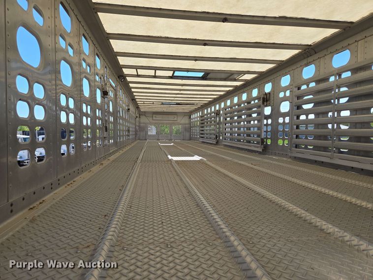 image for item EM7267 2000 Wilson livestock trailer