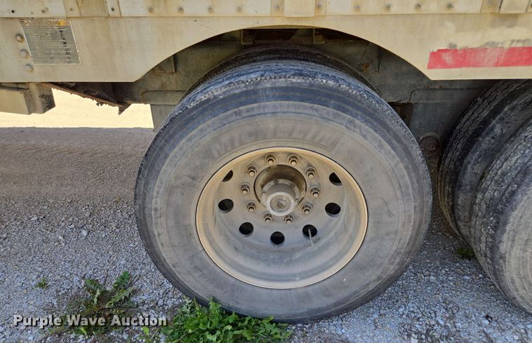 image for item EM7267 2000 Wilson livestock trailer