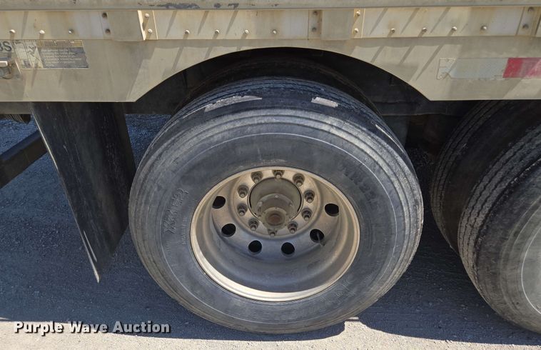 image for item EM7267 2000 Wilson livestock trailer