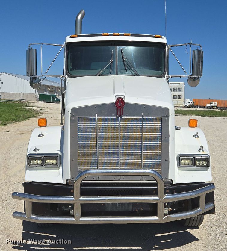 image for item EM7268 2012 Kenworth T800 semi truck
