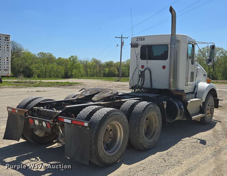 image for item EM7268 2012 Kenworth T800 semi truck