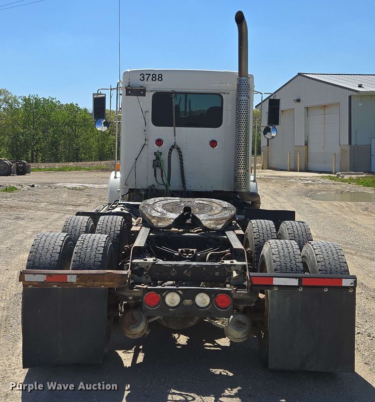 image for item EM7268 2012 Kenworth T800 semi truck