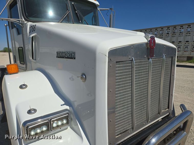 image for item EM7268 2012 Kenworth T800 semi truck