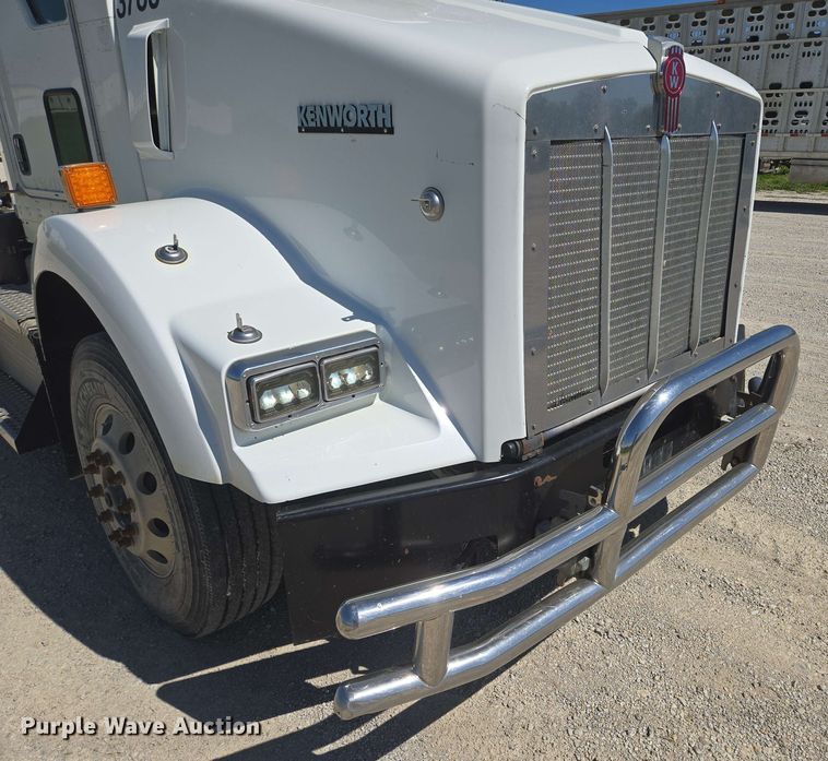 image for item EM7268 2012 Kenworth T800 semi truck
