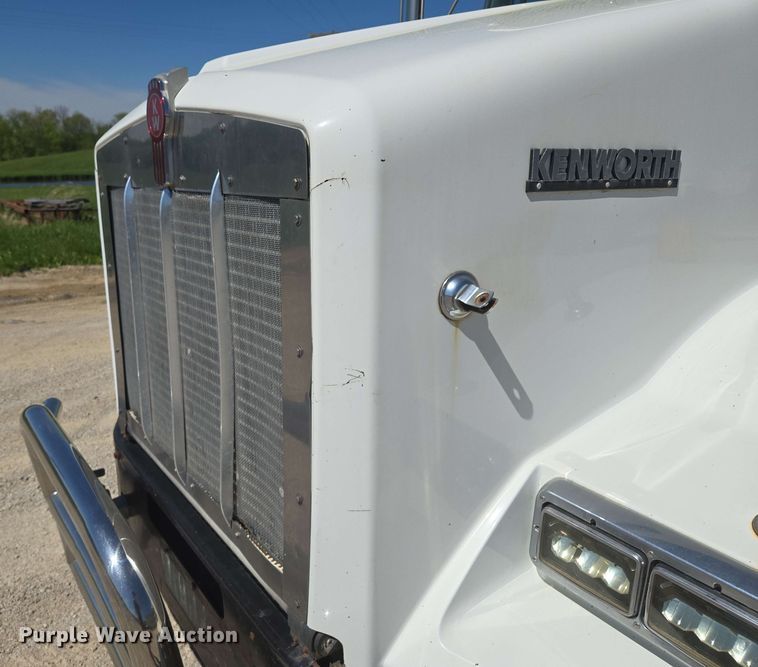 image for item EM7268 2012 Kenworth T800 semi truck