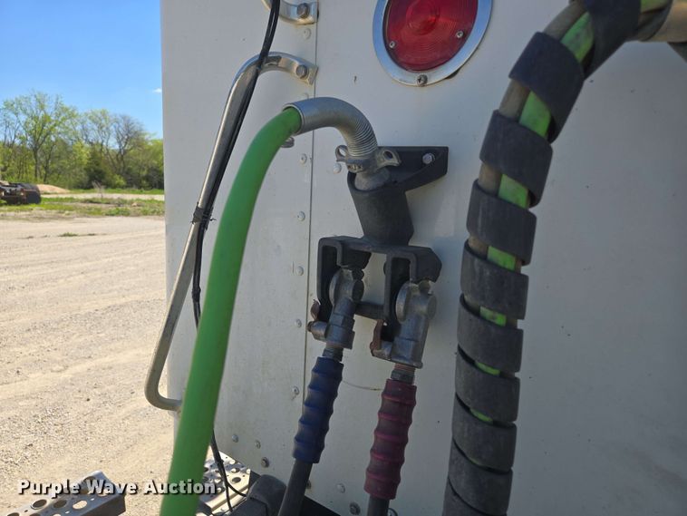 image for item EM7268 2012 Kenworth T800 semi truck