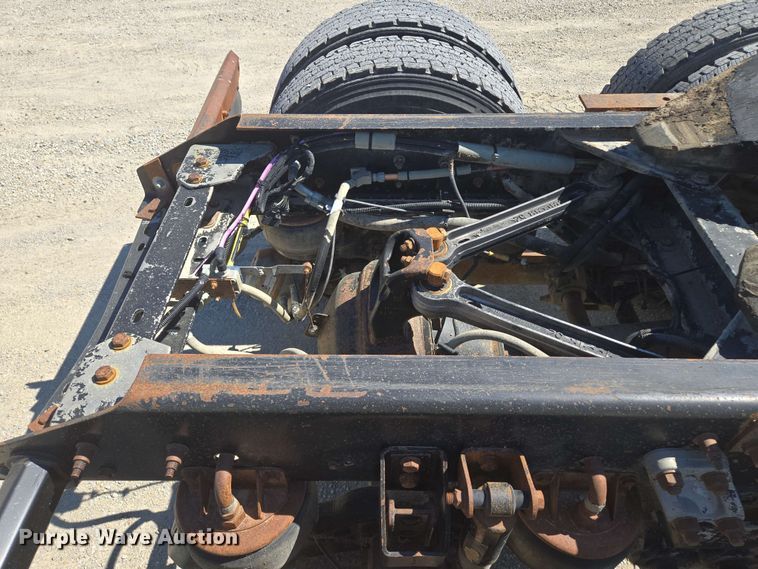 image for item EM7268 2012 Kenworth T800 semi truck