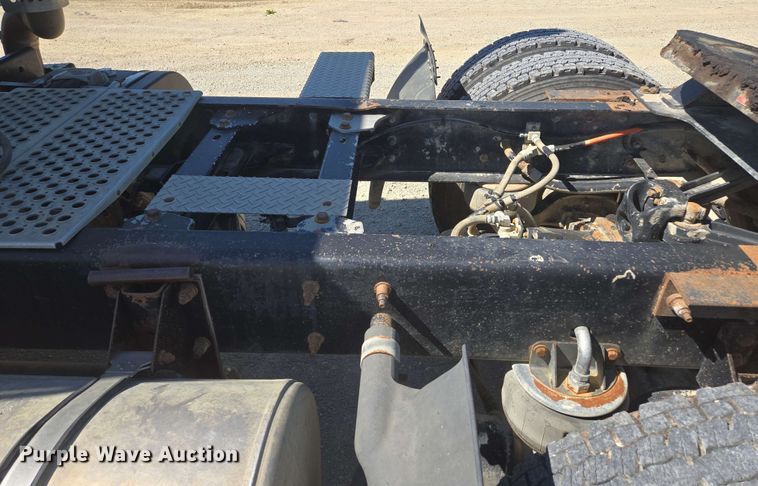 image for item EM7268 2012 Kenworth T800 semi truck