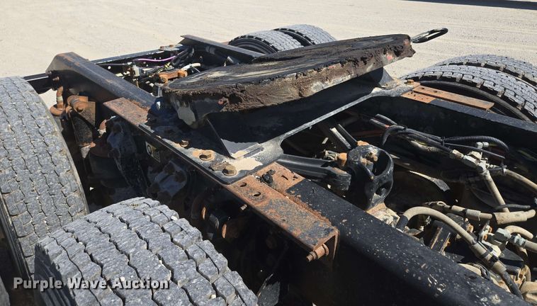 image for item EM7268 2012 Kenworth T800 semi truck