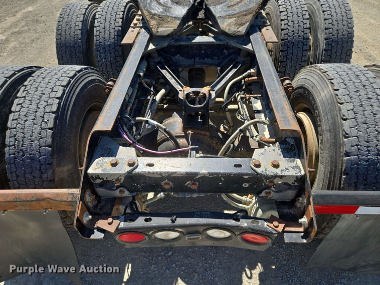 image for item EM7268 2012 Kenworth T800 semi truck