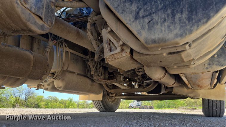 image for item EM7268 2012 Kenworth T800 semi truck