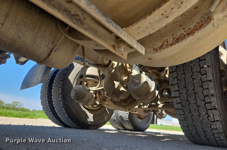 image for item EM7268 2012 Kenworth T800 semi truck