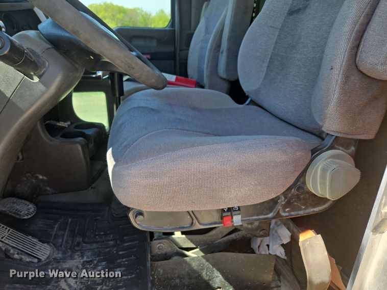 image for item EM7268 2012 Kenworth T800 semi truck