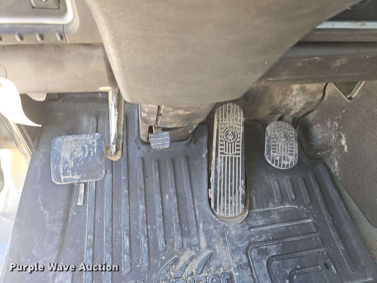 image for item EM7268 2012 Kenworth T800 semi truck