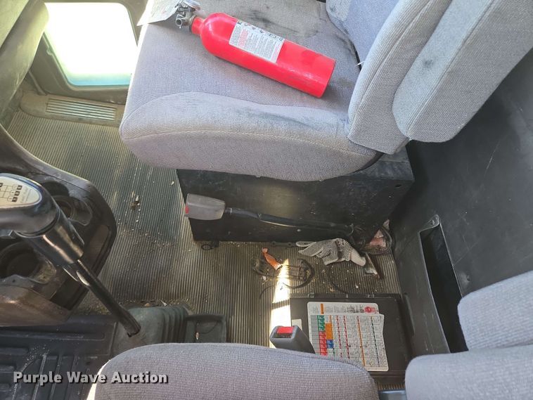 image for item EM7268 2012 Kenworth T800 semi truck