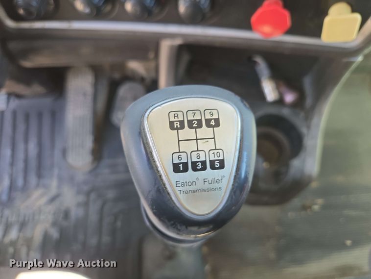 image for item EM7268 2012 Kenworth T800 semi truck