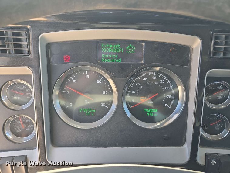 image for item EM7268 2012 Kenworth T800 semi truck