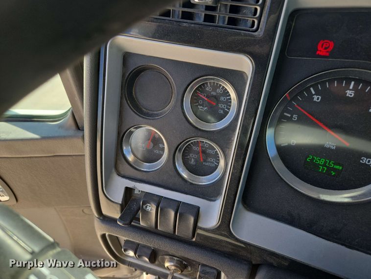 image for item EM7268 2012 Kenworth T800 semi truck