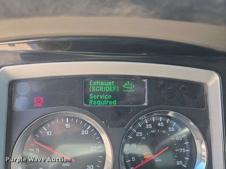 image for item EM7268 2012 Kenworth T800 semi truck