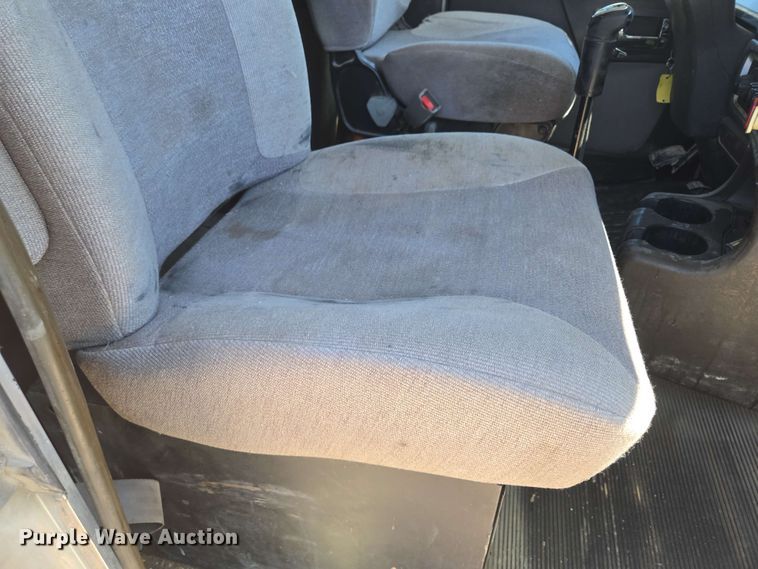 image for item EM7268 2012 Kenworth T800 semi truck