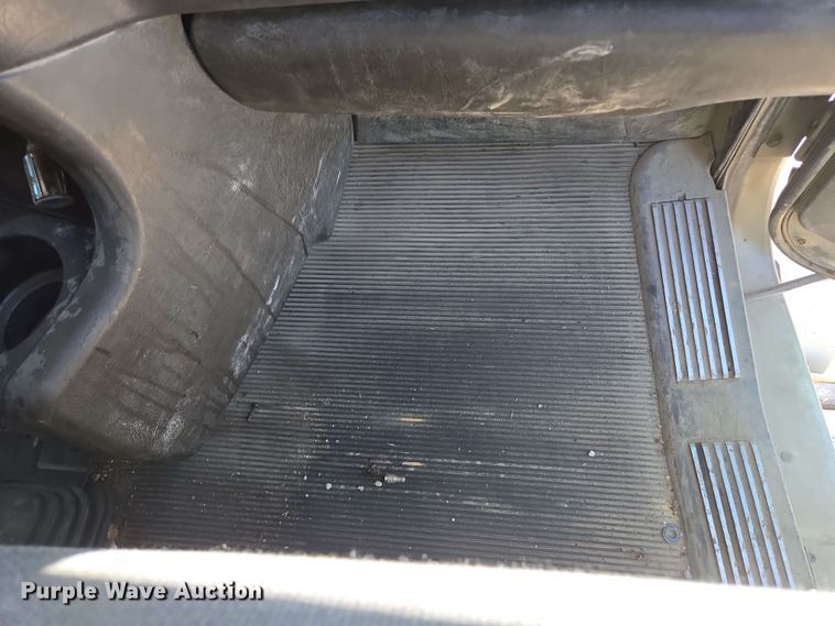 image for item EM7268 2012 Kenworth T800 semi truck