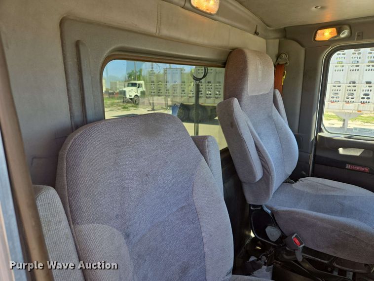 image for item EM7268 2012 Kenworth T800 semi truck