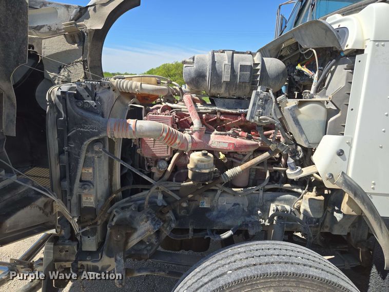 image for item EM7268 2012 Kenworth T800 semi truck