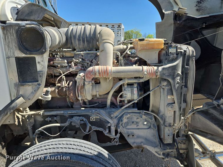 image for item EM7268 2012 Kenworth T800 semi truck