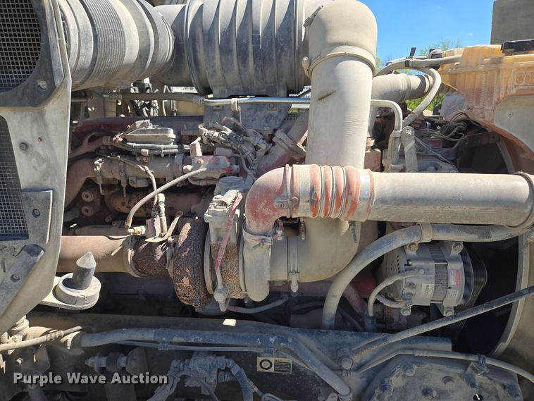 image for item EM7268 2012 Kenworth T800 semi truck