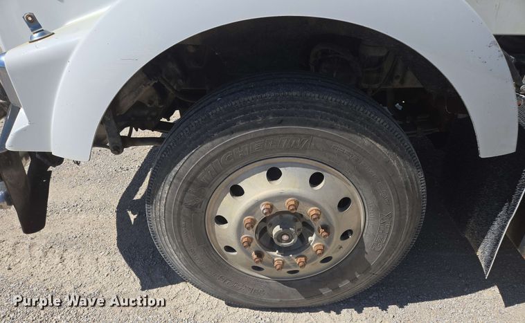 image for item EM7268 2012 Kenworth T800 semi truck