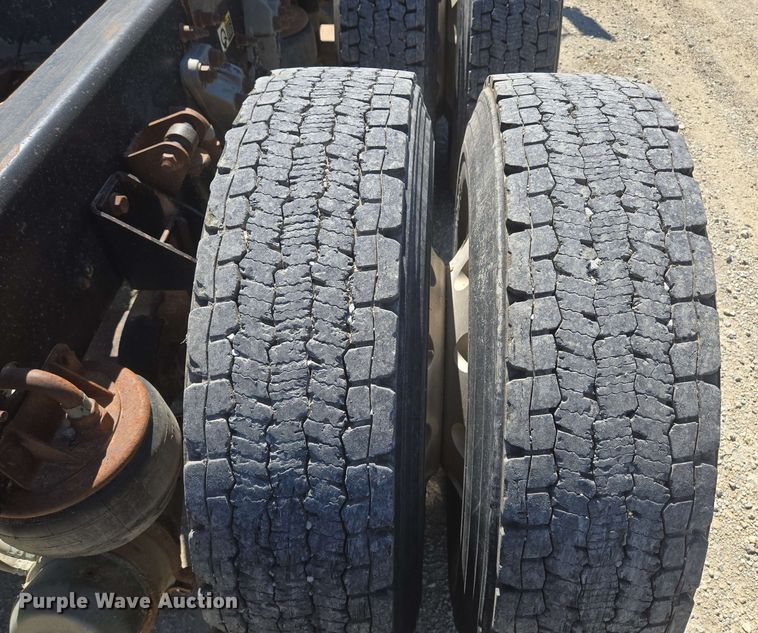 image for item EM7268 2012 Kenworth T800 semi truck