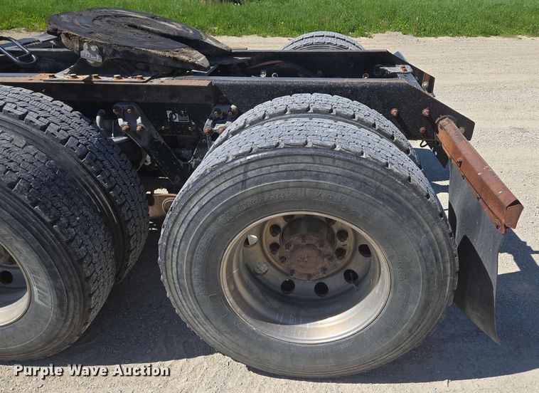 image for item EM7268 2012 Kenworth T800 semi truck