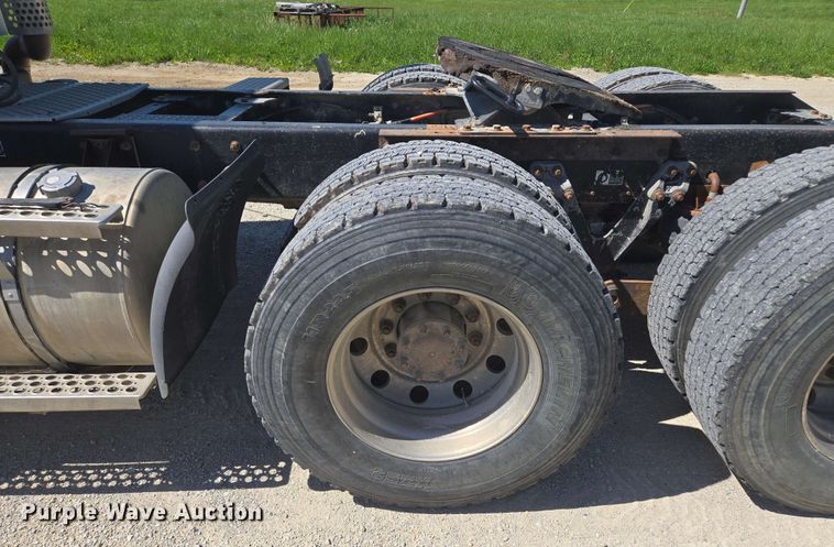 image for item EM7268 2012 Kenworth T800 semi truck