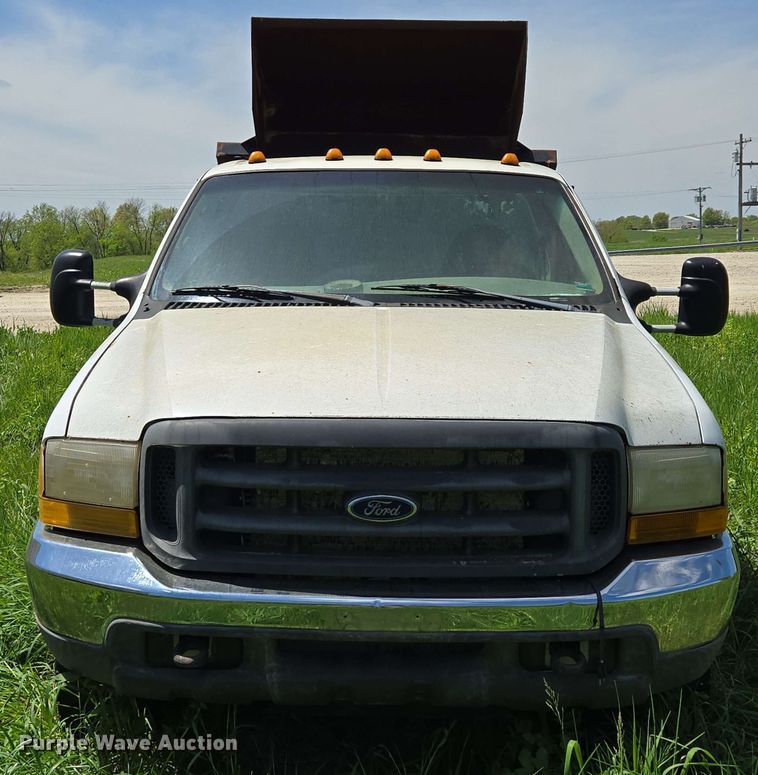 image for item EM7269 1999 Ford F450 Super Duty dump truck