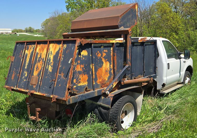 image for item EM7269 1999 Ford F450 Super Duty dump truck