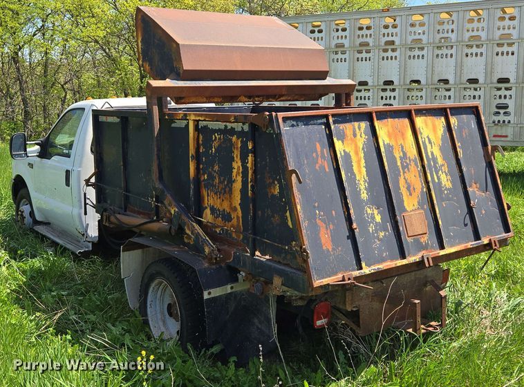 image for item EM7269 1999 Ford F450 Super Duty dump truck