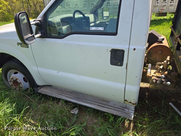 image for item EM7269 1999 Ford F450 Super Duty dump truck