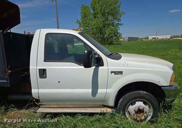 image for item EM7269 1999 Ford F450 Super Duty dump truck