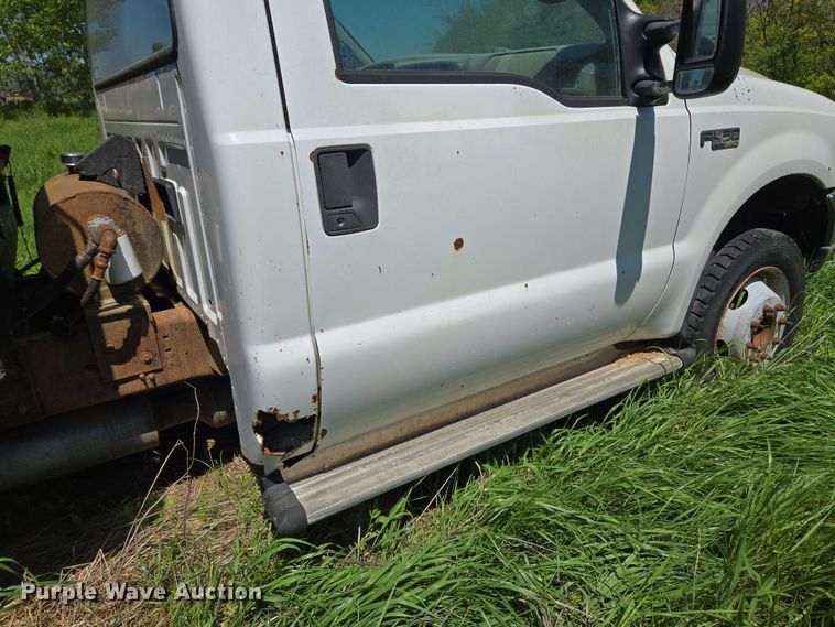 image for item EM7269 1999 Ford F450 Super Duty dump truck