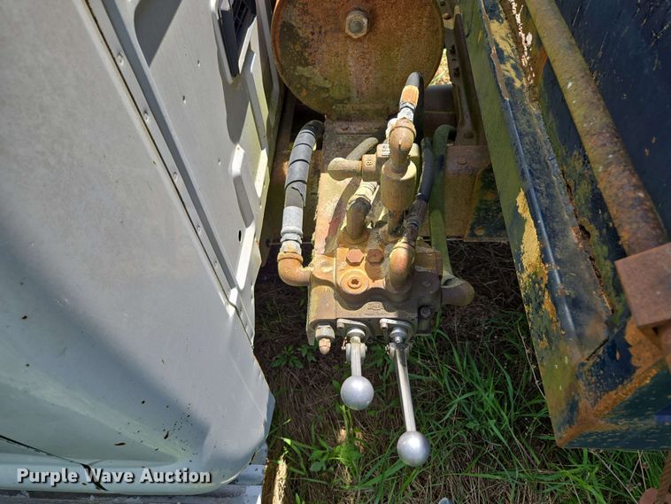 image for item EM7269 1999 Ford F450 Super Duty dump truck