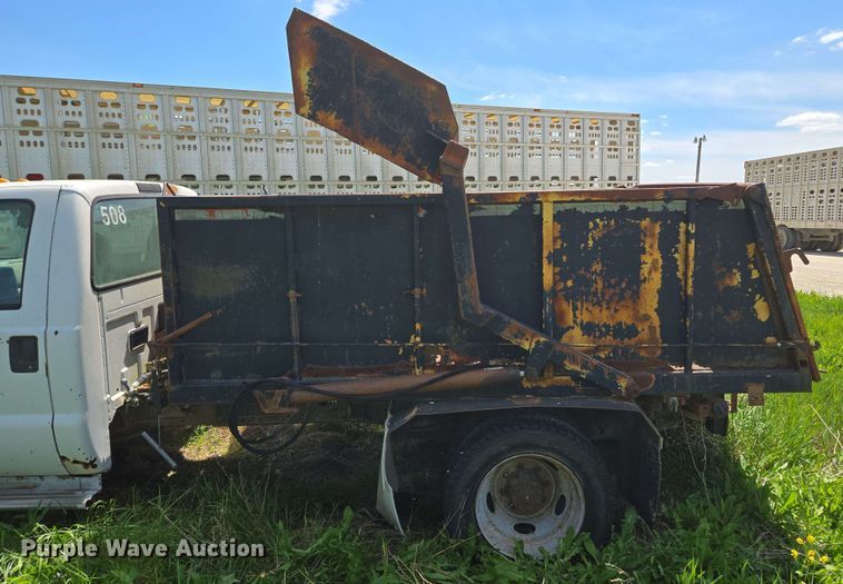 image for item EM7269 1999 Ford F450 Super Duty dump truck