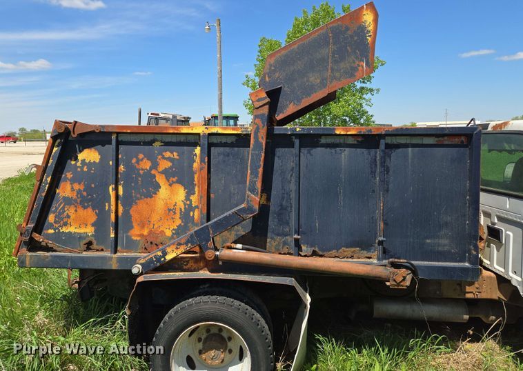 image for item EM7269 1999 Ford F450 Super Duty dump truck