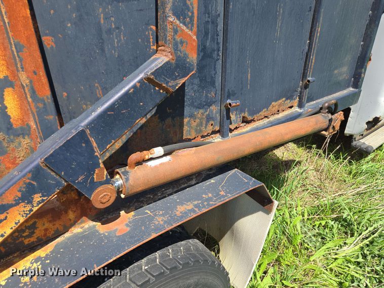 image for item EM7269 1999 Ford F450 Super Duty dump truck